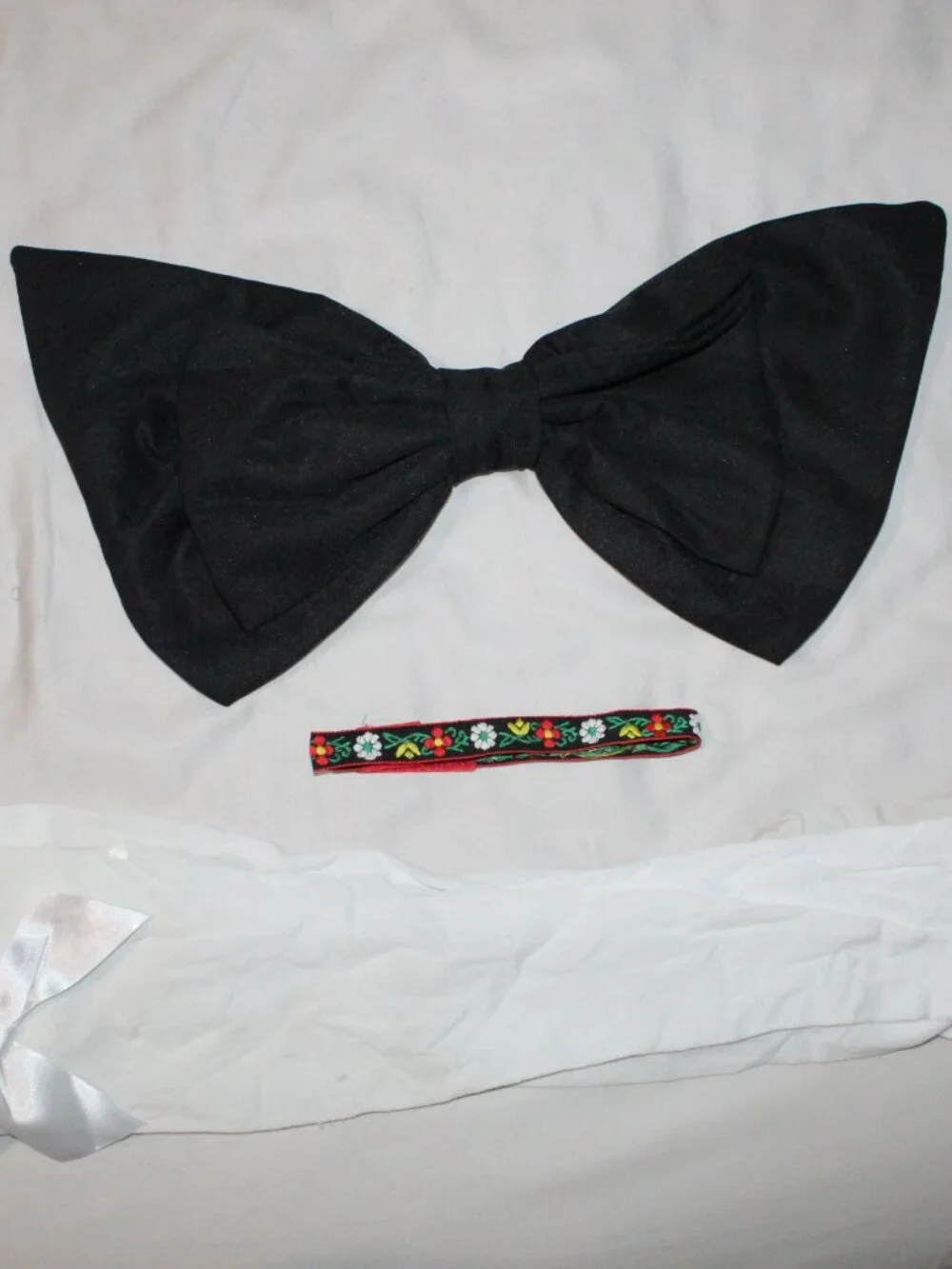 Women's Sexy Alpine Inspired Swiss Miss Costume with Accessories Size Medium 6-8 - Picture 7 of 9